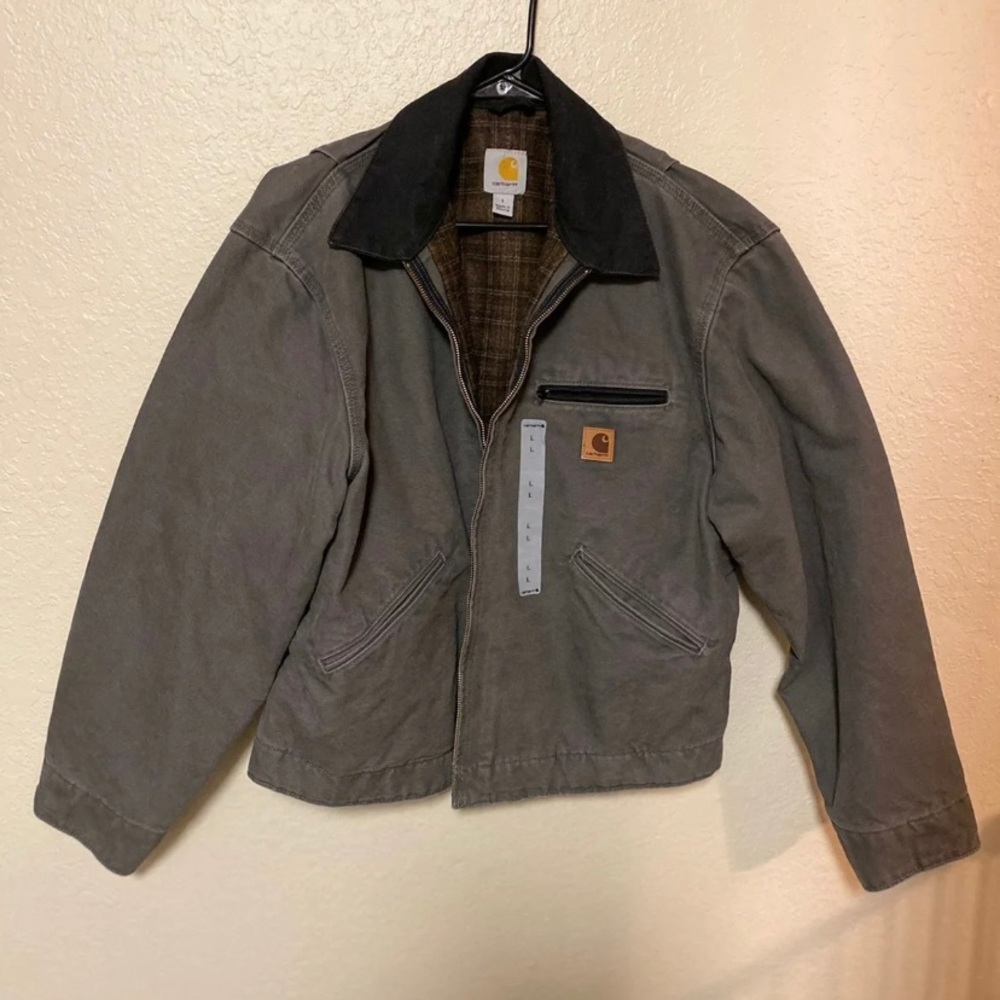Carhartt jacket large only used once literally new